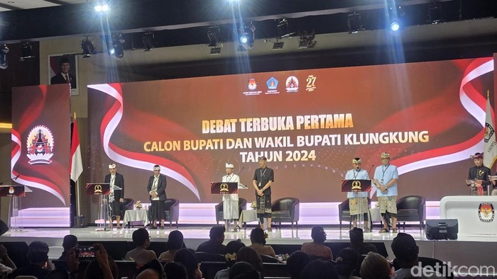 Debat publik Pilbup Klungkung di Denpasar, Jumat (15/11/2024) malam.