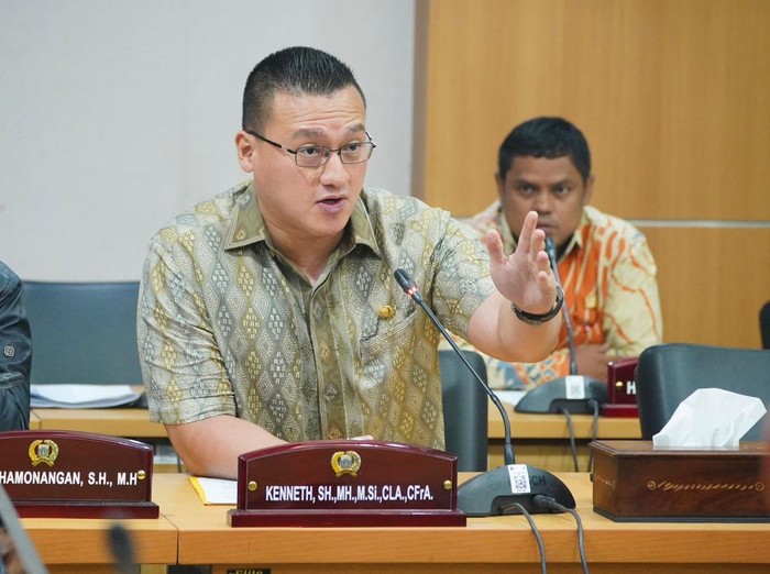 Anggota DPRD DKI Jakarta Fraksi PDI Perjuangan Hardiyanto Kenneth Melakukan Rapat Pendalaman Dengan Dinas Sumber Daya Air Terkait Penanggulangan Banjir.