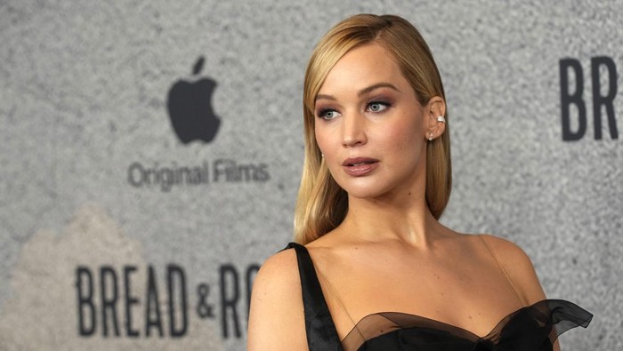 Jennifer Lawrence Malala Yousafzai, left, executive producer of Bread & Roses, and producer Jennifer Lawrence pose together at the premiere of the documentary film on Thursday, Nov. 14, 2024, at the Hammer Museum in Los Angeles. (AP Photo/Chris Pizzello)