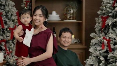 7 Pemotretan Natal Jessica Tanoesoedibjo & Keluarga, Baby Julia Curi Atensi