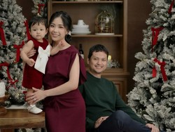 7 Pemotretan Natal Jessica Tanoesoedibjo & Keluarga, Baby Julia Curi Atensi