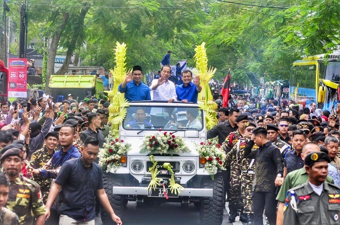 Jokowi-Ahmad Luthfi-Taj Yasin