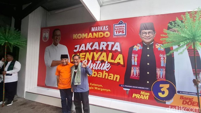 Jubir Anies Baswedan dan Pramono Anung di Markas Komando Jakarta Menyala