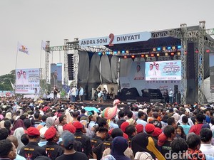 Dimyati Kampanye Akbar di Cilegon, Warga Curhat Tak Mampu Tebus Ijazah Anak