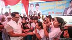 Kampanye di Cengkareng, RK Makan Bakso Bareng Warga