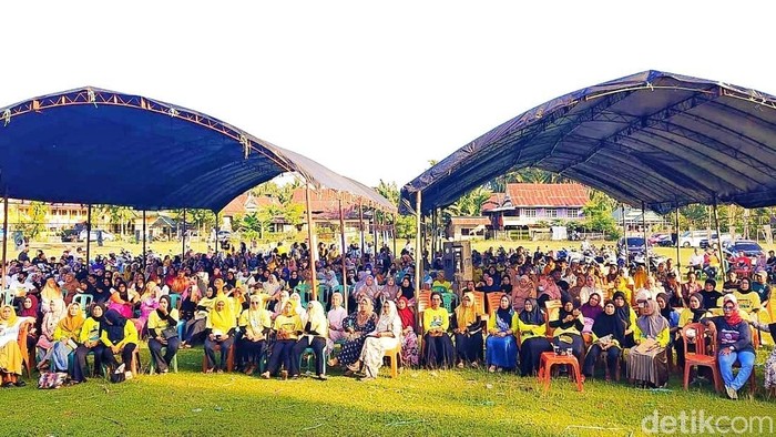 Kampanye tatap muka calon bupati Soppeng Suwardi Haseng di Desa Barang.