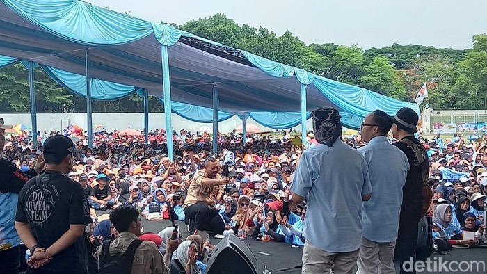 Kampanye terbuka paslon Wali Kota dan Wakil Wali Kota Tasikmalaya nomor urut 4, Viman Alfarizi Ramadhan - Diky Chandra.