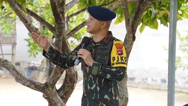 Kapolda Bangka Belitung Irjen Pol Hendro Pandowo meresmikan sumur bor untuk mengatasi kekeringan.