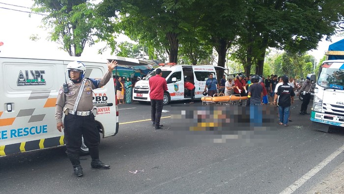 Kecelakaan maut tewaskan bibi dan ponakan di Jombang.
