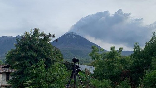 Kondisi Gunung Lewotobi Laki-laki di Flores Timur, NTT, Sabtu (16/11/2024). (Foto: Istimewa/Dok. Bobyson Lamanepa)