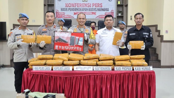 Konferensi pers penangkapan pengedar ganja di Aceh. (Dok Polres Langsa)