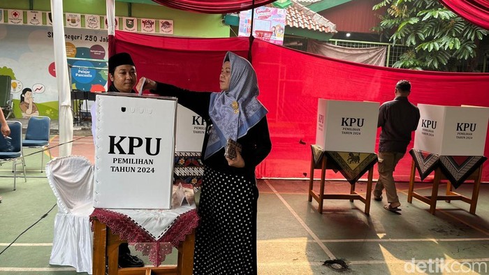 KPU DKI Jakarta gelar simulasi pemungutan dan penghitungan suara Pilgub Jakarta di wilayah Jakarta Selatan. Simulasi akan dilanjutkan ke Jakpus hingga Jakbar. (Rumondang N/detikcom)
