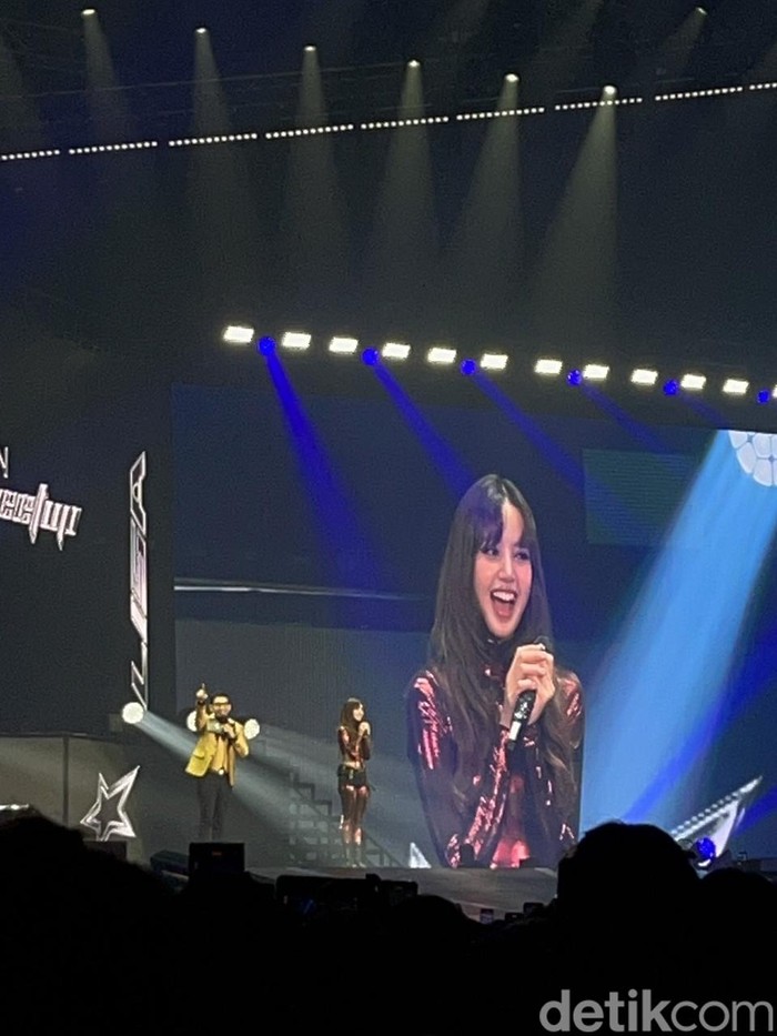 Lisa BLACKPINK 2024 Lisa Fan Meetup in Jakarta digelar di BCIS, Ancol, pada Jumat (15/11/2024).