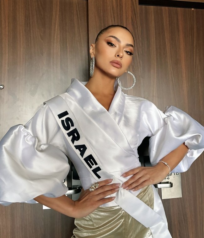 Keikutsertaannya diwarnai kritik keras. Banyak netizen, tak terkecuali netizen Indonesia menjuluki Ofir sebagai ‘Miss Genosida’ karena negara yang diwakilinya menjajah rakyat Palestina. Foto: dok. Instagram @missuniverse.israel