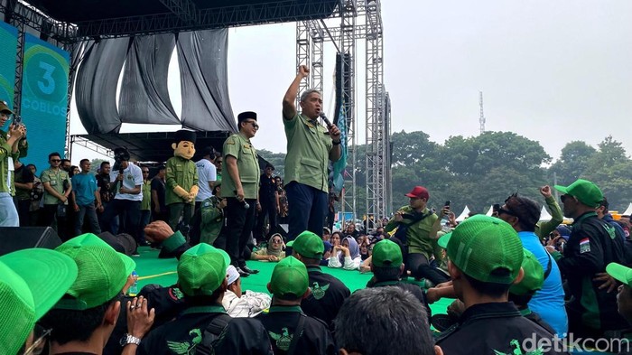 Muhammad Farhan saat kampanye di Lapang Tegallega Bandung.