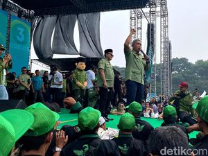 Farhan Kenang Masa Kecil Saat Kampanye di Tegallega