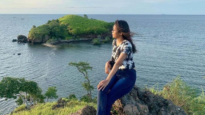 Nusa Kutu adalah pulau kecil yang terletak di Desa Kolisia, Kecamatan Magepanda, Kabupaten Sikka,NTT. (Ig @angel_witun)