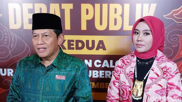 Paslon Cagub dan Cawagub Jabar Acep-Gita di debat kedua.