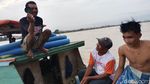 Aksi Bertaruh Nyawa Demi Emas dan Barang Berharga
