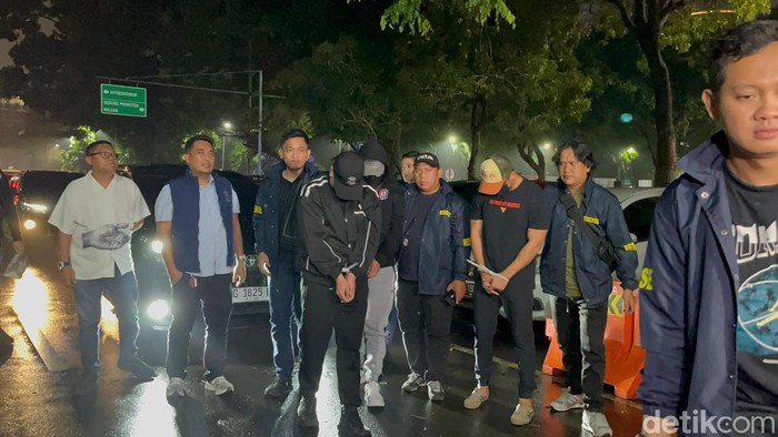 Polda Metro Jaya kembali menangkap tersangka baru di kasus mafia akses judi online yang melibatkan pegawai Komdigi, Sabtu (16/11/2024).