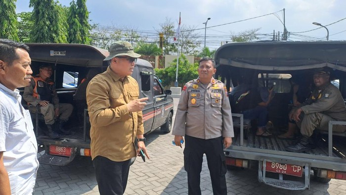 Polisi mengamankan 12 perempuan yang disekap di sebuah rumah di Surabaya dijanjikan jadi LC.