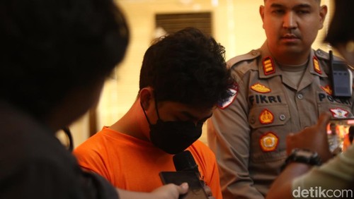 Polresta Sleman jumpa pers kasus tabrak lari menewaskan seorang pria di Ring Road Utara Sleman, Sabtu (16/11/2024).