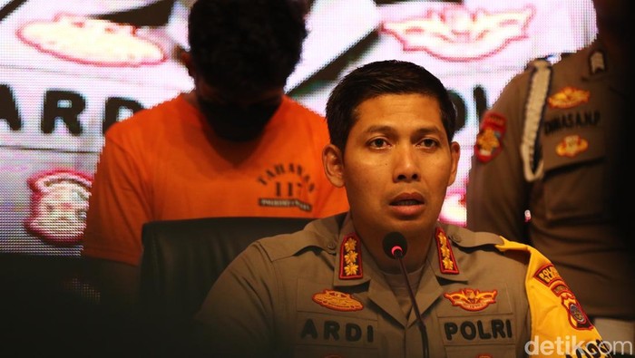 Polresta Sleman jumpa pers kasus tabrak lari menewaskan seorang pria di Ring Road Utara Sleman, Sabtu (16/11/2024).