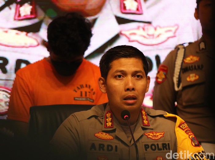 Polresta Sleman jumpa pers kasus tabrak lari menewaskan seorang pria di Ring Road Utara Sleman, Sabtu (16/11/2024).