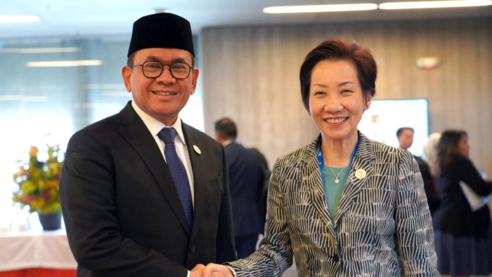 Menteri Perdagangan RI Budi Santoso dengan Menteri Keberlanjutan dan Lingkungan Hidup serta Menteri Hubungan Perdagangan Singapura, Grace Fu melalukan pertemuan bilateral pada Kamis, (14/11).