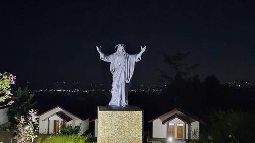 Rumah Retret Wae Lengkas, Manggarai, NTT. (Instagram @charlycrova72)