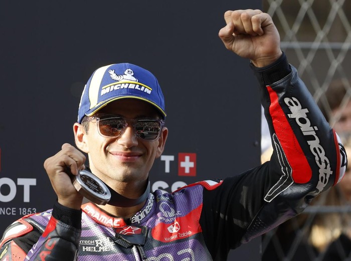 Third placed Spains rider Jorge Martin of the Prima Pramac Racing celebrates with his medal after the MotoGP sprint race ahead of Sundays Grand Prix of Barcelona at the Catalunya racetrack in Montmelo, just outside of Barcelona, Spain, Saturday, Nov. 16, 2024. (AP Photo/Joan Monfort)