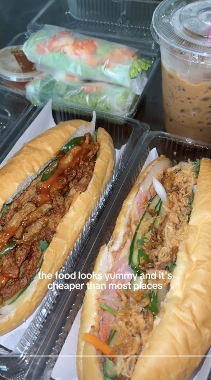 Tak Mampu Sewa Tempat, Wanita Ini Jualan Banh Mi di Apartemen