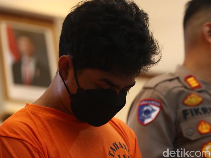 Tampang pelaku tabrak lari, mahasiswa berinisial MAT yang menewaskan pejalan kaki bernama Santoso (45) warga Ngaglik, Kamis (14/11/2024)