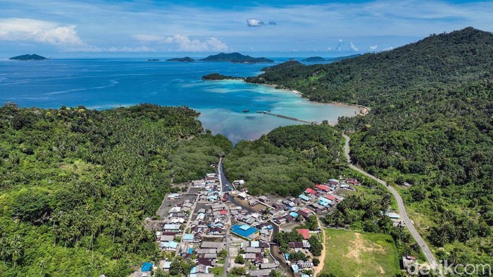 Tari gubang mampok atau kebanyakan warga Anambas menyebutnya tari gobang kini mulai redup seiring masyarakat yang tak lagi menggunakan tradisi ini dalam perayaannya.