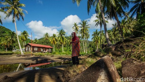 Tari gubang mampok atau kebanyakan warga Anambas menyebutnya tari gobang kini mulai redup seiring masyarakat yang tak lagi menggunakan tradisi ini dalam perayaannya.