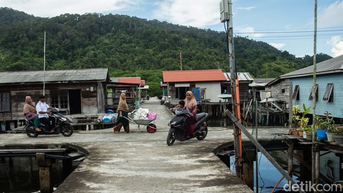 Tari gubang mampok atau kebanyakan warga Anambas menyebutnya tari gobang kini mulai redup seiring masyarakat yang tak lagi menggunakan tradisi ini dalam perayaannya.