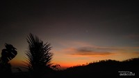 Menikmati nuansa alam dengan pemandangan senja dibatas waktu...