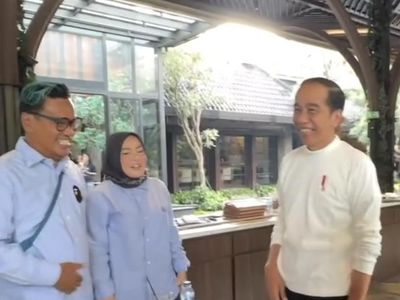 Uya Kuya Blusukan ke Pasar hingga Makan Bareng Jokowi