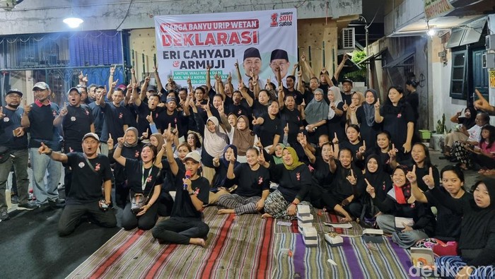 Warga Banyu Urip Wetan deklarasi dukung periode kedua Eri-Armuji.