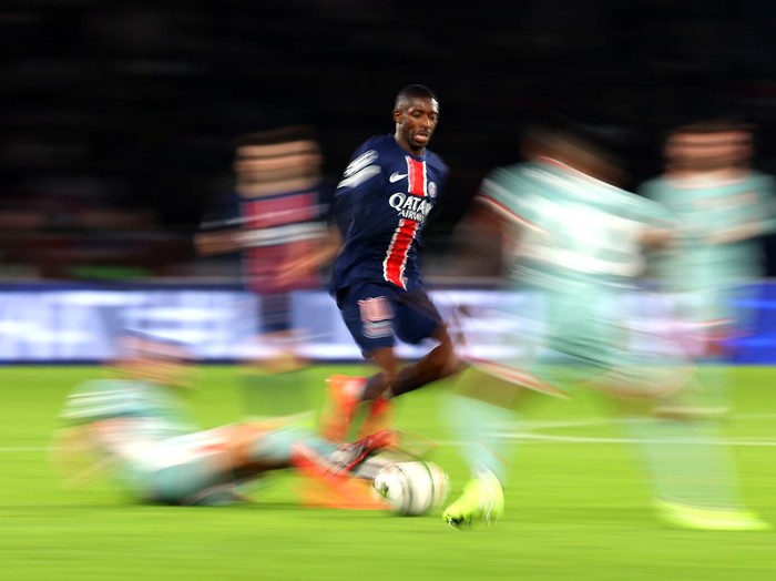 PARIS, FRANCE - NOVEMBER 06: Ousmane Dembele of Paris Saint-Germain runs with the ball during the UEFA Champions League 2024/25 League Phase MD4 match between Paris Saint-Germain and Atletico de Madrid at Parc des Princes on November 06, 2024 in Paris, France. (Photo by Julian Finney - UEFA/UEFA via Getty Images)