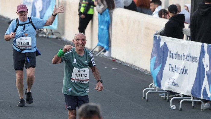 Ploutarchos Pourliakas, 88, the oldest runner in the 41st Athens Authentic Marathon crosses the finish line at the Panathenaic Stadium in Athens, Greece, November 10, 2024. REUTERS/Louisa Gouliamaki