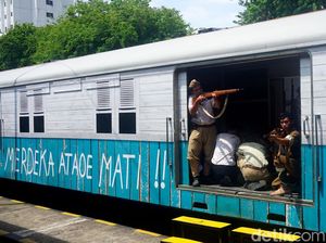 Napak Tilas Teatrikal Kereta Api Terakhir Surabaya di Stasiun Gubeng