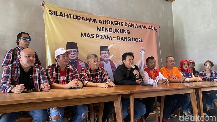 Anak Abah dan Ahokers dukung Pramono-Rano. (Devi/detikcom)
