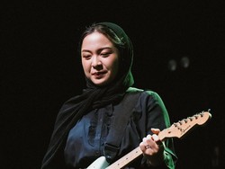 Video: Potret Manis Bernadya Pakai Kerudung Saat Manggung di Aceh