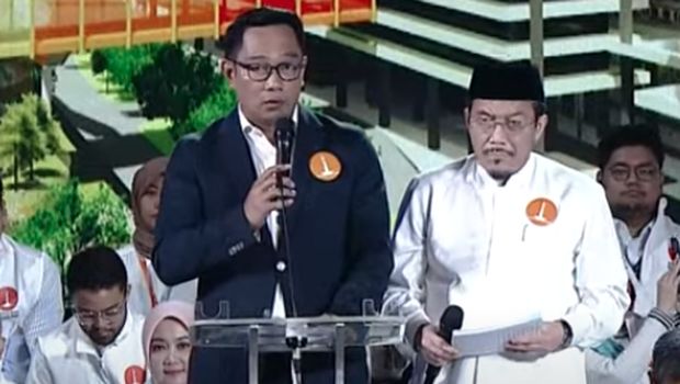 Calon Gubernur (Cagub) Ridwan Kamil dan Calon Wakil Gubernur (Cawagub) Suswono saat Debat Ketiga Cagub dan Cawagub DKI Jakarta Tahun 2024 di Jakarta, Minggu (17/11/2024). (YouTube/KPU Prov DKI Jakarta)