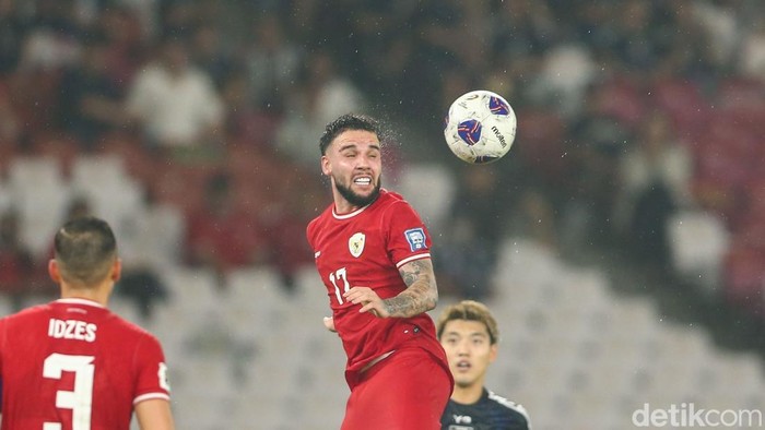 Aksi Calvin Verdonk di laga Timnas Indonesia vs Jepang dalam agenda Kualifikasi Piala Dunia 2026.