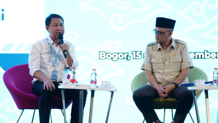 Direktur Jenderal Penyelenggaraan Haji dan Umrah Kemenag, Hilman Latief (kiri) dan Kepala Badan Penyelenggara Haji, Muhammad Irfan Yusuf (kanan)