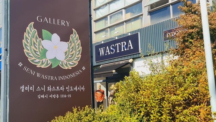 Galeri Seni Wastra hadir menampilkan produk UMKM dan kesenian di Korea Selatan.