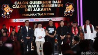 Ketiga paslon pun saling bersalaman dan foto bersama usai menyampaikan pernyataan penutup debat ketiga Pilkada Jakarta 2024.