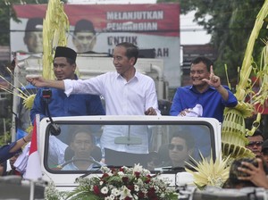 Kampanye Bareng Luthfi-Taj Yasin di Purwodadi, Jokowi Bagikan Kaus
